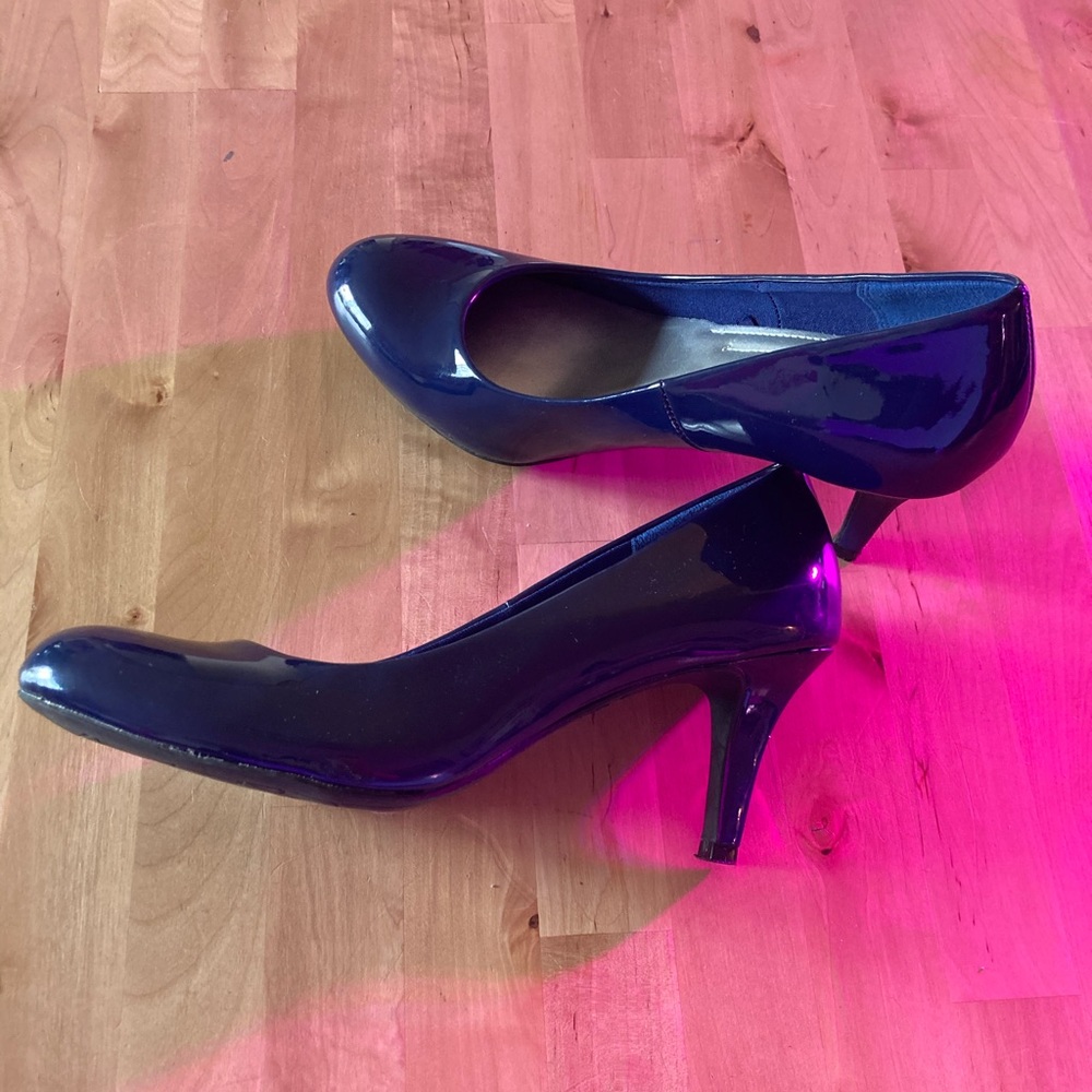Navy blue heels